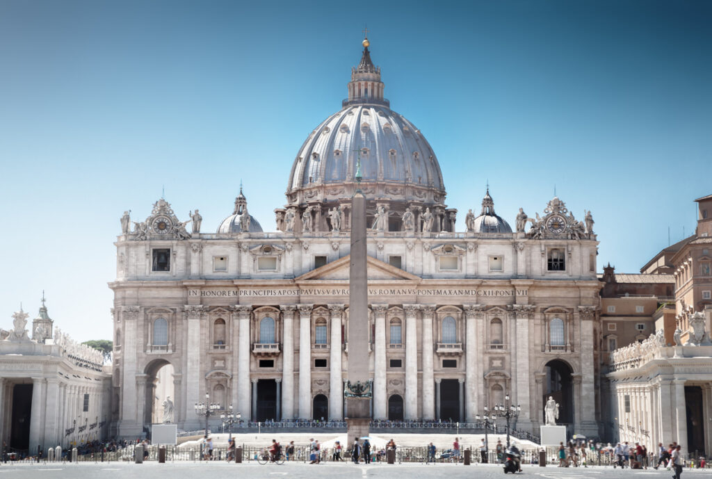 Black smoke ends first day of papal conclave