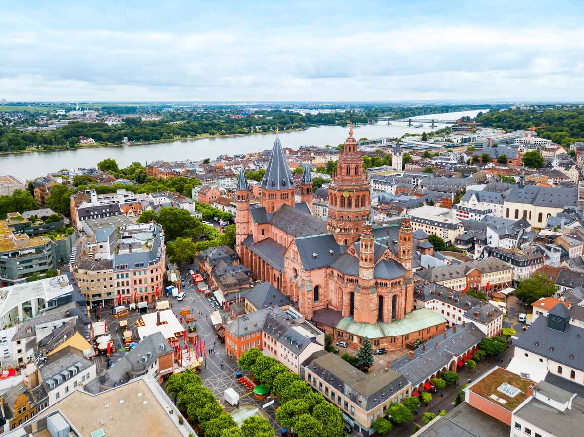 Mainz Cathedral Unveils Worlds Largest Bible Page for Gutenberg Anniversary The Moral Compass News Mainz Cathedral unveils world’s 'largest Bible page' to honour Gutenberg