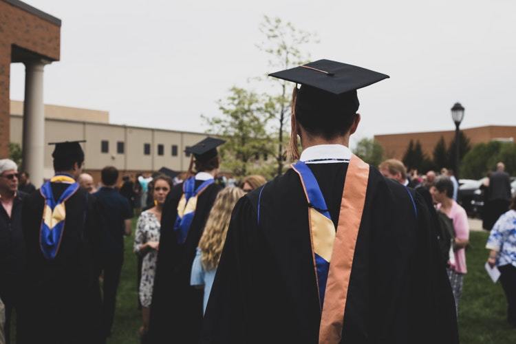 Valedictorian resists censorship attempts, touts Christ in speech