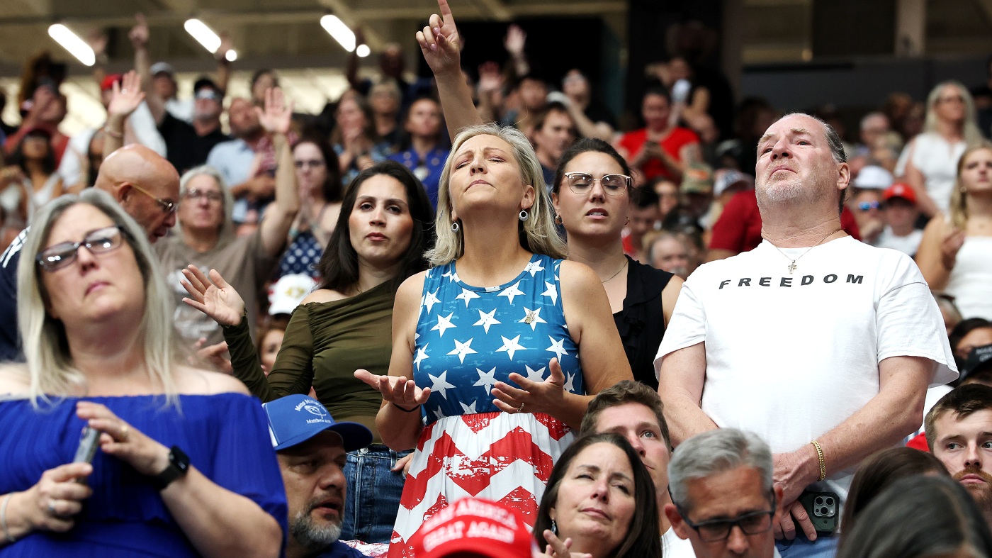 Charlie Kirk's memorial service in Arizona : The Picture Show : NPR