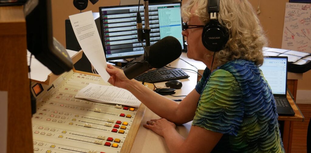 Nonprofit news outlets are often scared that selling ads could jeopardize their tax-exempt status, but IRS records show that’s been rare