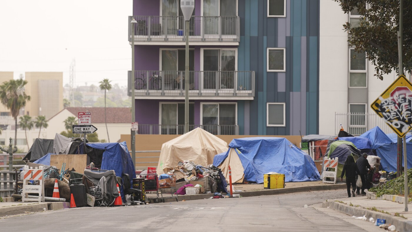 Trump administration overhauls homelessness policy : NPR