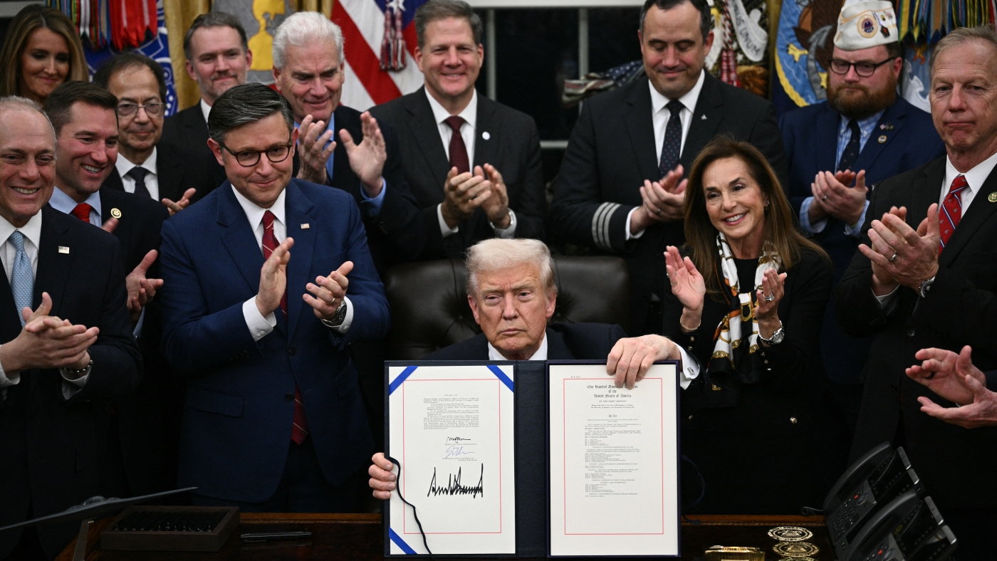 House votes to end longest ever shutdown : NPR