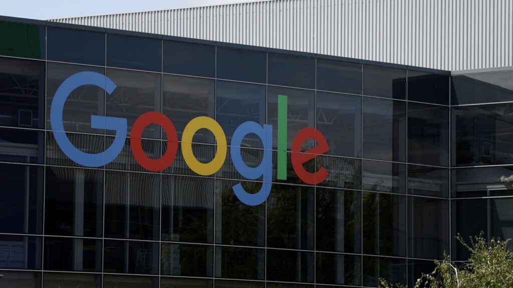 Apple, Google tell workers on visas to avoid leaving the U.S. : NPR