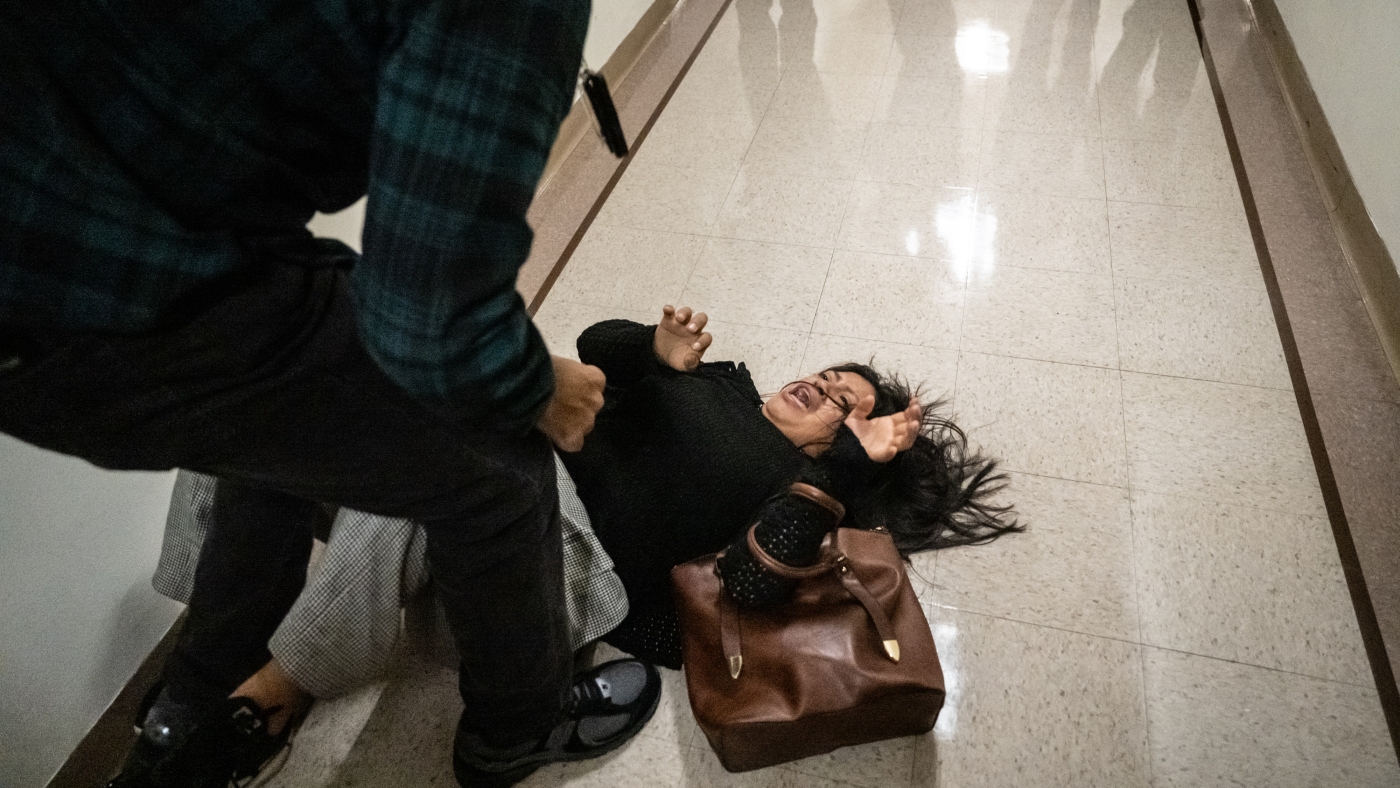 ICE agent put on leave, then reinstated, despite active review : NPR