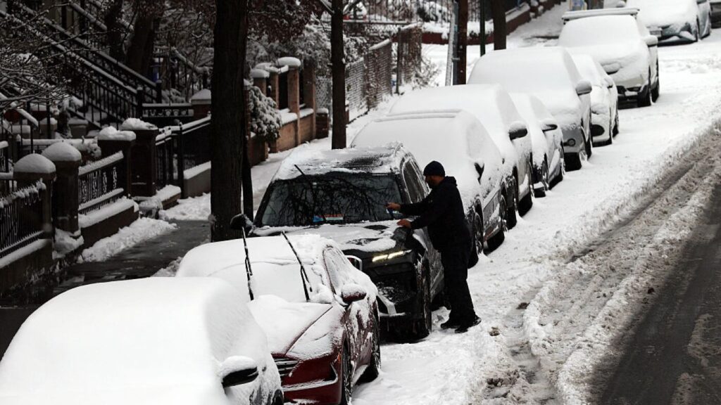 Winter storm brings heavy snow and ice to busy holiday travel weekend : NPR
