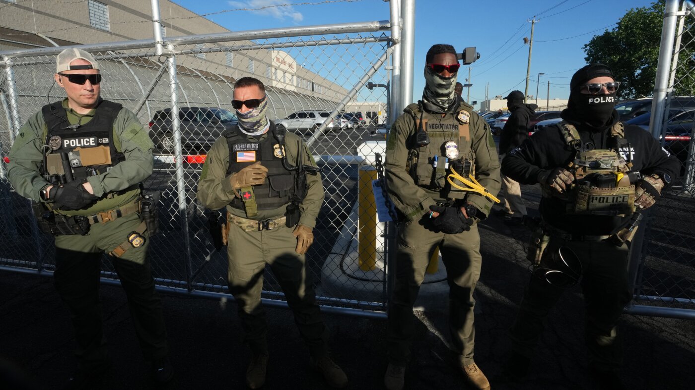 DHS blames funding lapse for shutdown of internal detention oversight : NPR