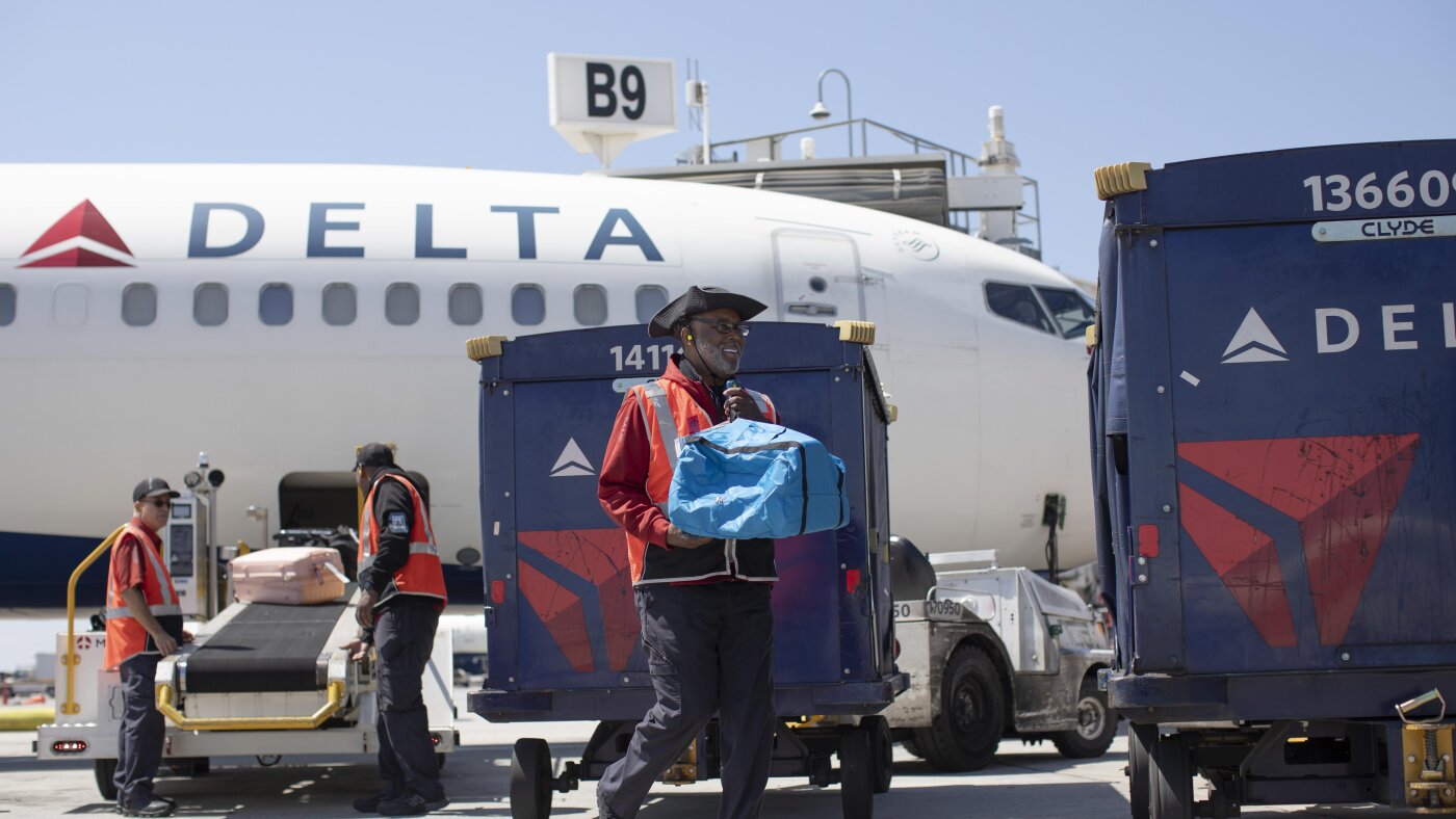 Deltas AI System Revolutionizes Luggage Handling at Atlanta Airport The Moral Compass News Inside the baggage-handling operation at the world’s busiest airport : NPR