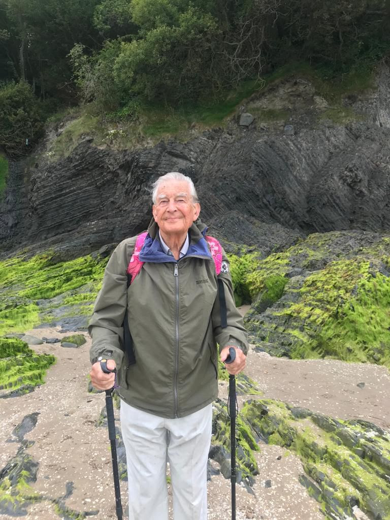 Tributes paid to Richard Harries, former bishop of Oxford