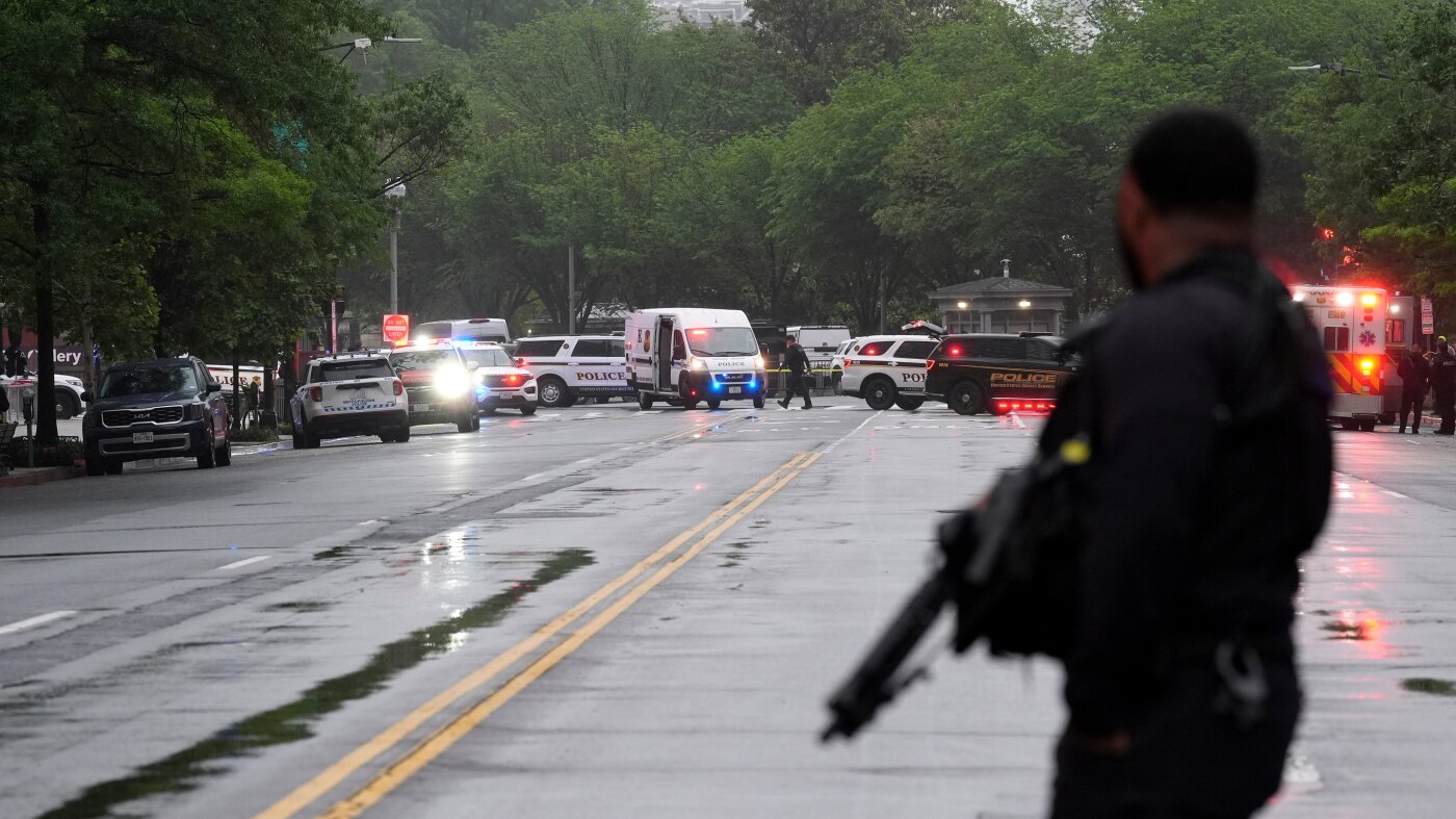 White House Shooting Suspect Dead Bystander Injured No Officers Hurt The Moral Compass News Secret Service fatally shoots suspect outside White House checkpoint : NPR