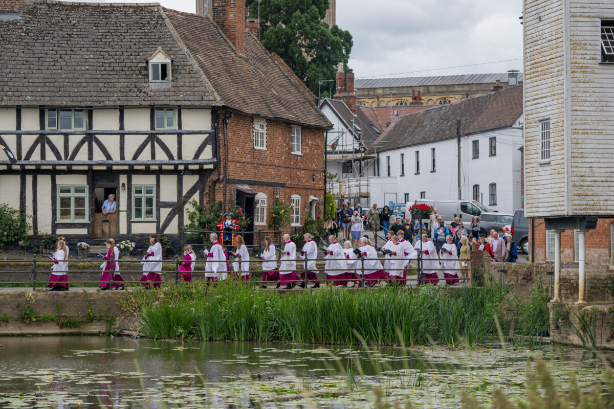 Churches in Gloucester Diocese Bless River Avon Amid Pollution Concerns The Moral Compass News Gloucester churches come together to bless River Avon amid pollution concerns