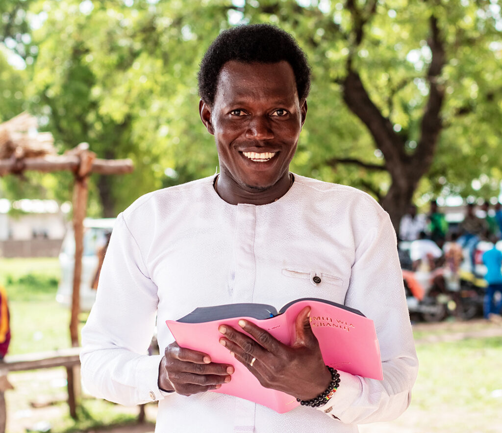 Wycliffe celebrates translating Bible into 800th language