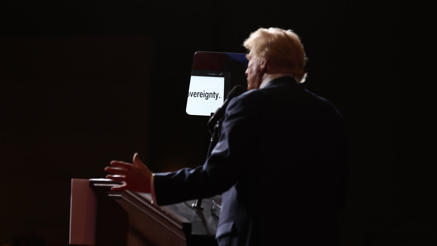 Trump’s teleprompter operator probed for prediction market trades : NPR