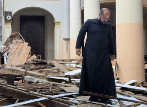 Venezuelan Church Struggles After Earthquakes Claim Thousands of Lives The Moral Compass News Clergy serving among the ruins of Venezuela