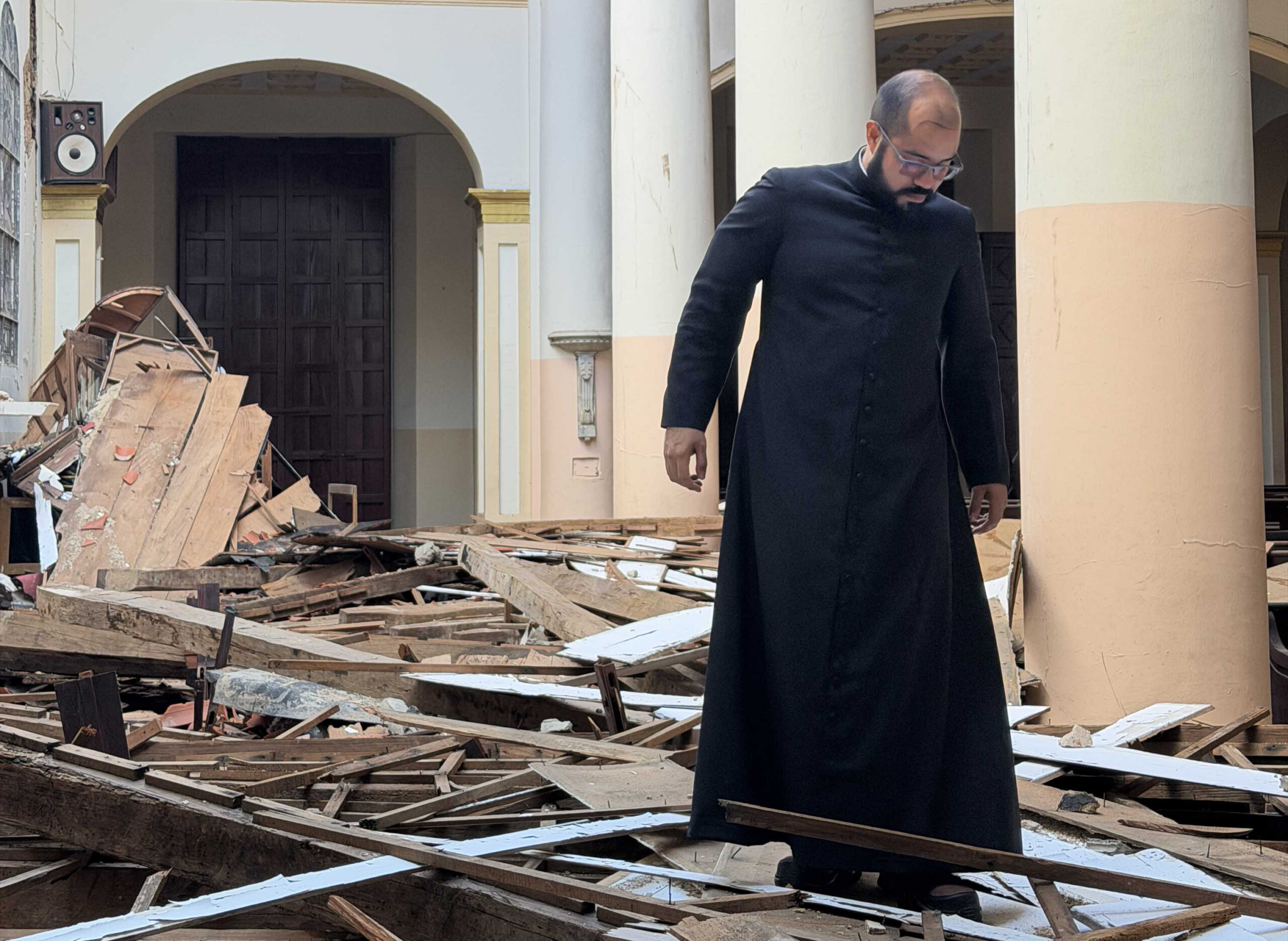 Venezuelan Church Struggles After Earthquakes Claim Thousands of Lives The Moral Compass News Clergy serving among the ruins of Venezuela