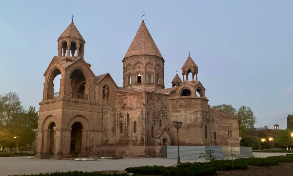 Global church body concerned for Armenian Church amid dispute with state