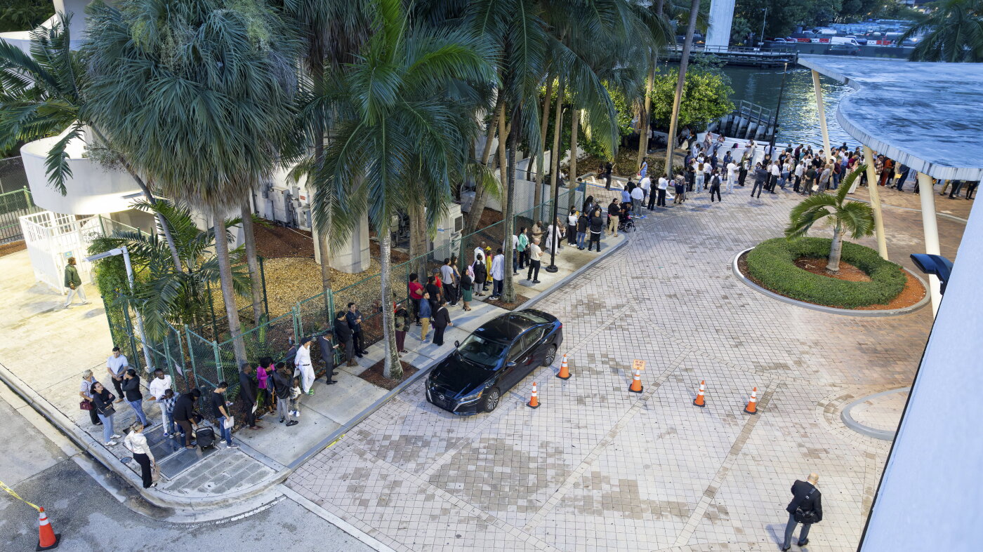 Miami Immigration Court Faces Long Lines Due to New Hearing The Moral Compass News New immigration court tactic leads to huge lines and chaos in Miami : NPR