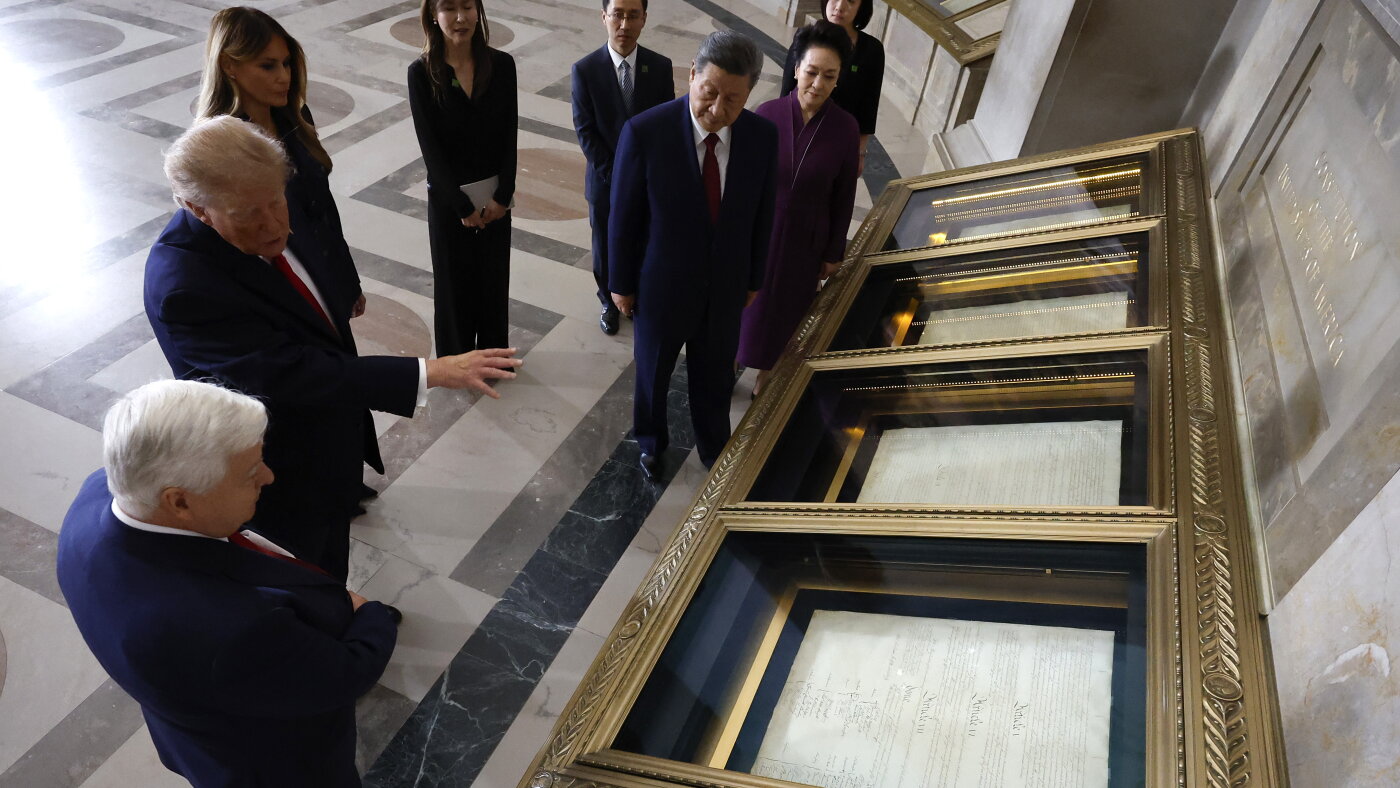 Potential Taiwan tension sparked ‘last minute’ change in Trump-Xi National Archives visit : NPR